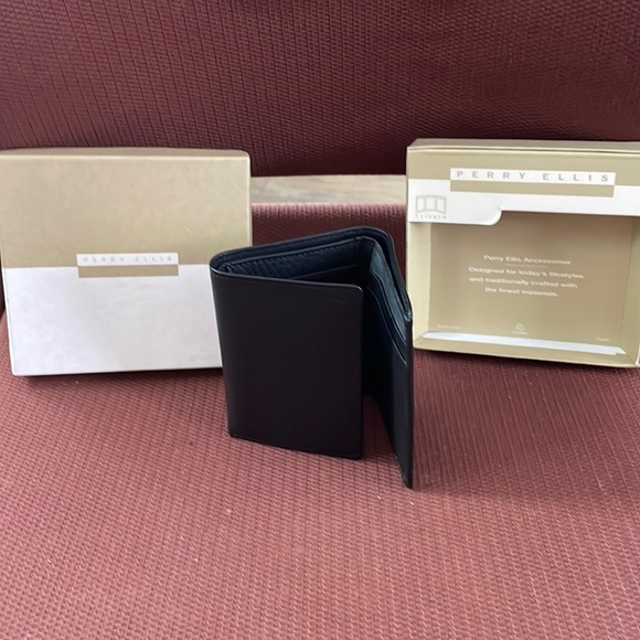 Perry Ellis Black Leather Tri-Fold Wallet - Picture 1 of 10